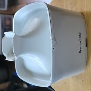 Pet Fountain 🐱 🐶 For Cats or Small Dogs ~by Premier Pets